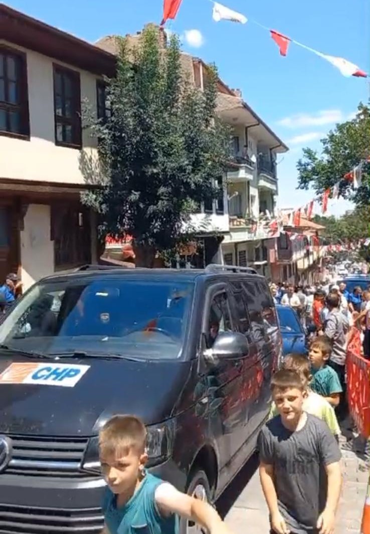 Vali ve Protokol Üyelerine Araç Engeli